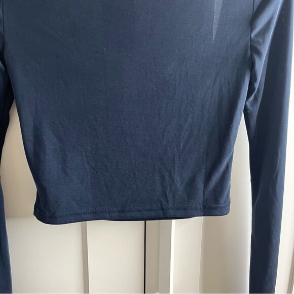 NWT EDIKTED Rain Cupped Long Sleeve Top Navy Medium - Picture 13 of 14